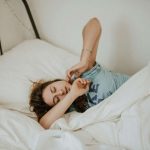 Упражнения для похудения, которые можно делать прямо в постели