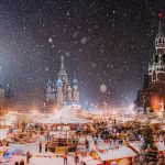 Россияне старше 50 лет проведут новогодние праздники в Москве и Баку