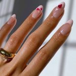 «Сердечный» другие варианты маникюра-френч на осень 2024