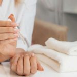 Голые ногти: как сделать новогодний маникюр без покрытия