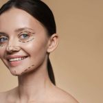 Как сделать шрамы после пластики менее заметными — советует косметолог
