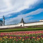 На майские праздники туристы поедут в Казань и Санкт-Петербург